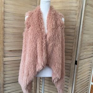 Women's Pink Faux Fur Vest - one size with pockets Festival Party Unique Shaggy